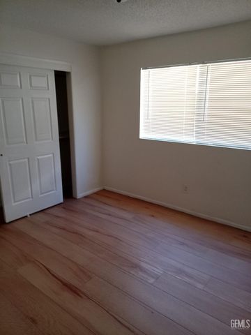 4600 Pinecastle Avenue, Bakersfield, CA 93313