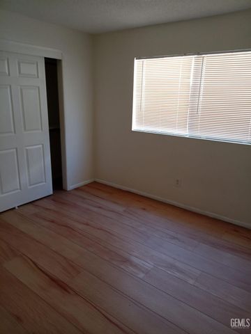 4600 Pinecastle Avenue, Bakersfield, CA 93313