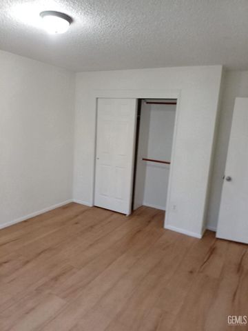 4600 Pinecastle Avenue, Bakersfield, CA 93313