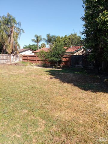 4600 Pinecastle Avenue, Bakersfield, CA 93313