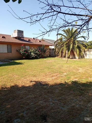4600 Pinecastle Avenue, Bakersfield, CA 93313