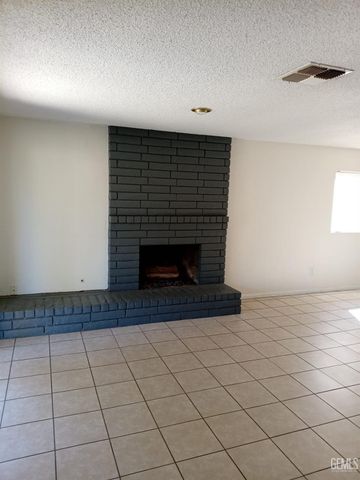 4600 Pinecastle Avenue, Bakersfield, CA 93313