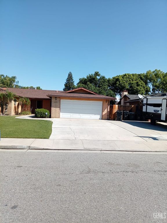 4600 Pinecastle Avenue, Bakersfield, CA 93313