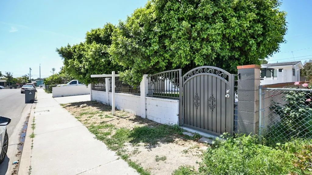 10301 Antigua Street, Anaheim, CA 92804