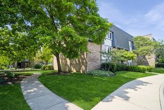 2009 Ammer Ridge Court 102, Glenview, IL 60025