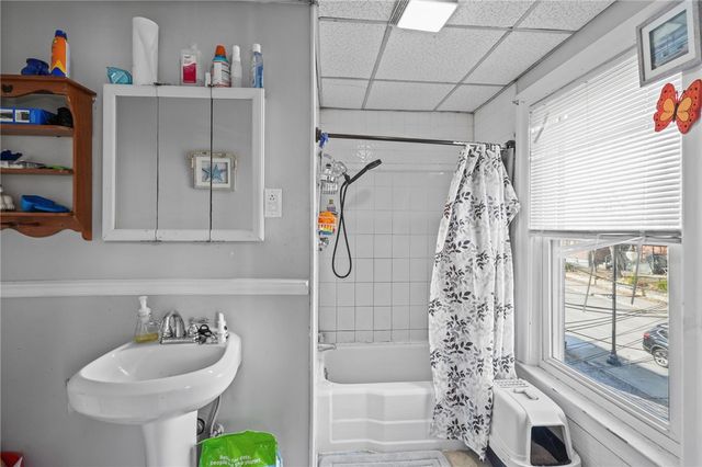 79 Hamlet Avenue, Woonsocket, RI 02895