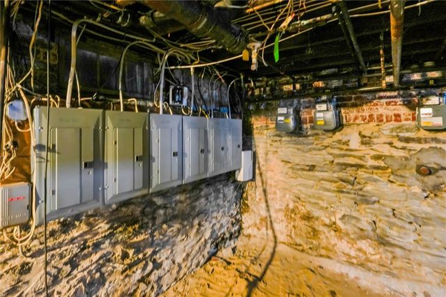 79 Hamlet Avenue, Woonsocket, RI 02895