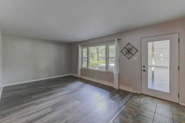 515 S Park Drive, Chesterton, IN 46304