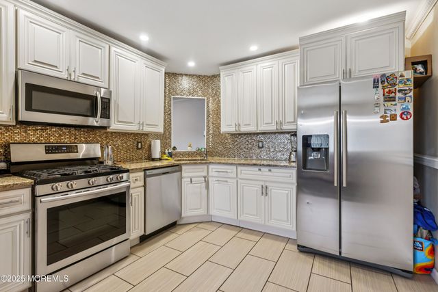 36 Farnham Square, Parlin, NJ 08859