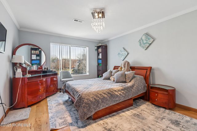 36 Farnham Square, Parlin, NJ 08859