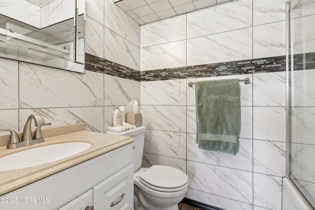 36 Farnham Square, Parlin, NJ 08859