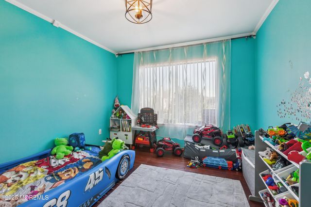 36 Farnham Square, Parlin, NJ 08859