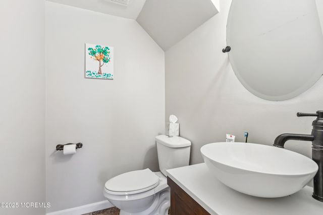 36 Farnham Square, Parlin, NJ 08859