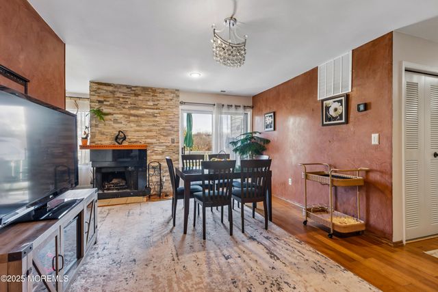 36 Farnham Square, Parlin, NJ 08859