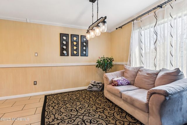 36 Farnham Square, Parlin, NJ 08859