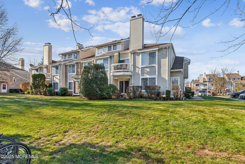 36 Farnham Square, Parlin, NJ 08859