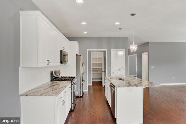 6038 STATION CIRCLE RD, Harrisburg, PA 17111