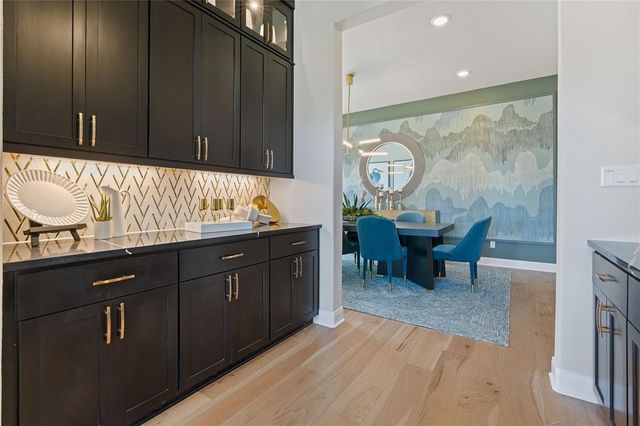 1300 Shelby LN, Georgetown, TX 78628