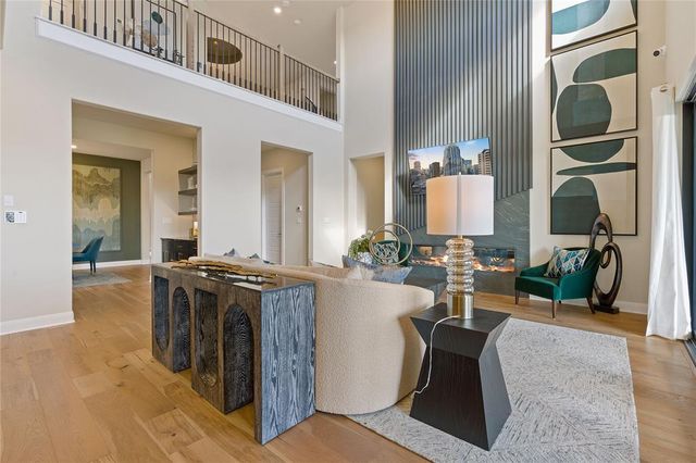 1300 Shelby LN, Georgetown, TX 78628