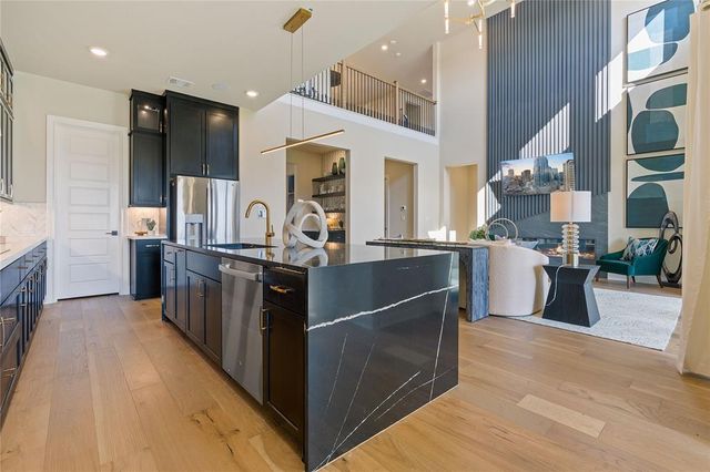 1300 Shelby LN, Georgetown, TX 78628