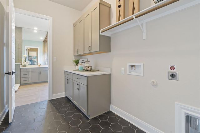 1300 Shelby LN, Georgetown, TX 78628