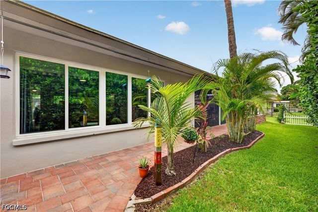 833 N Town And River DR, Fort Myers, FL 33919