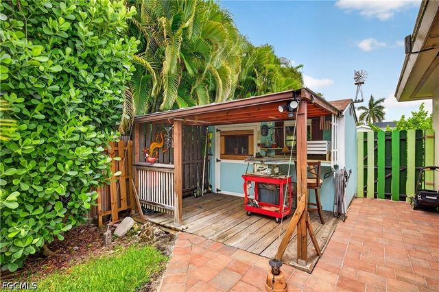 833 N Town And River DR, Fort Myers, FL 33919