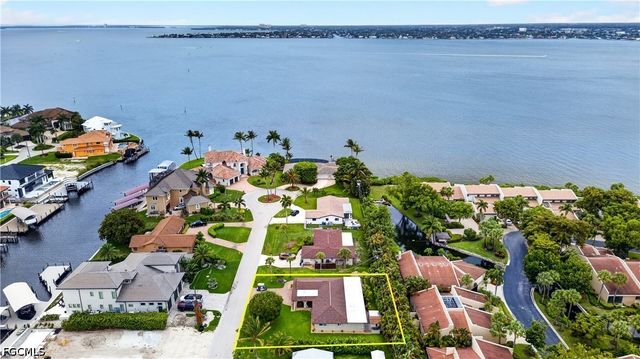 833 N Town And River DR, Fort Myers, FL 33919