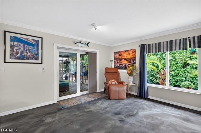 833 N Town And River DR, Fort Myers, FL 33919