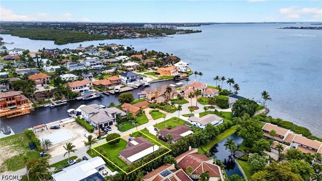 833 N Town And River DR, Fort Myers, FL 33919