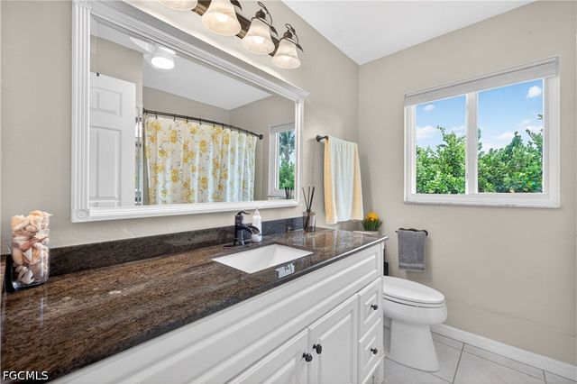 833 N Town And River DR, Fort Myers, FL 33919