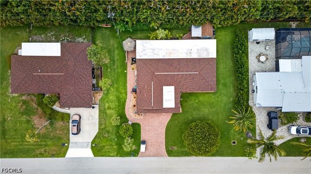833 N Town And River DR, Fort Myers, FL 33919