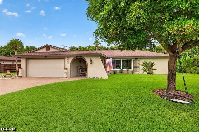 833 N Town And River DR, Fort Myers, FL 33919