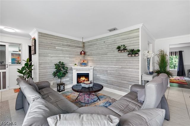 833 N Town And River DR, Fort Myers, FL 33919
