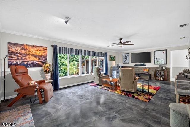 833 N Town And River DR, Fort Myers, FL 33919