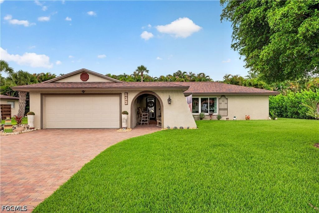 833 N Town And River DR, Fort Myers, FL 33919