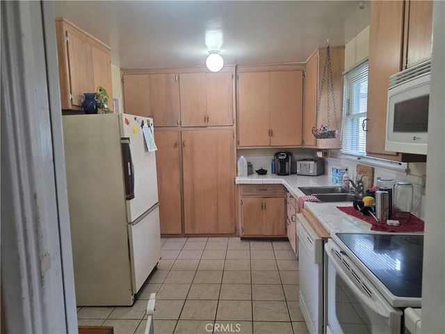 19132 Friar, Tarzana, CA 91335