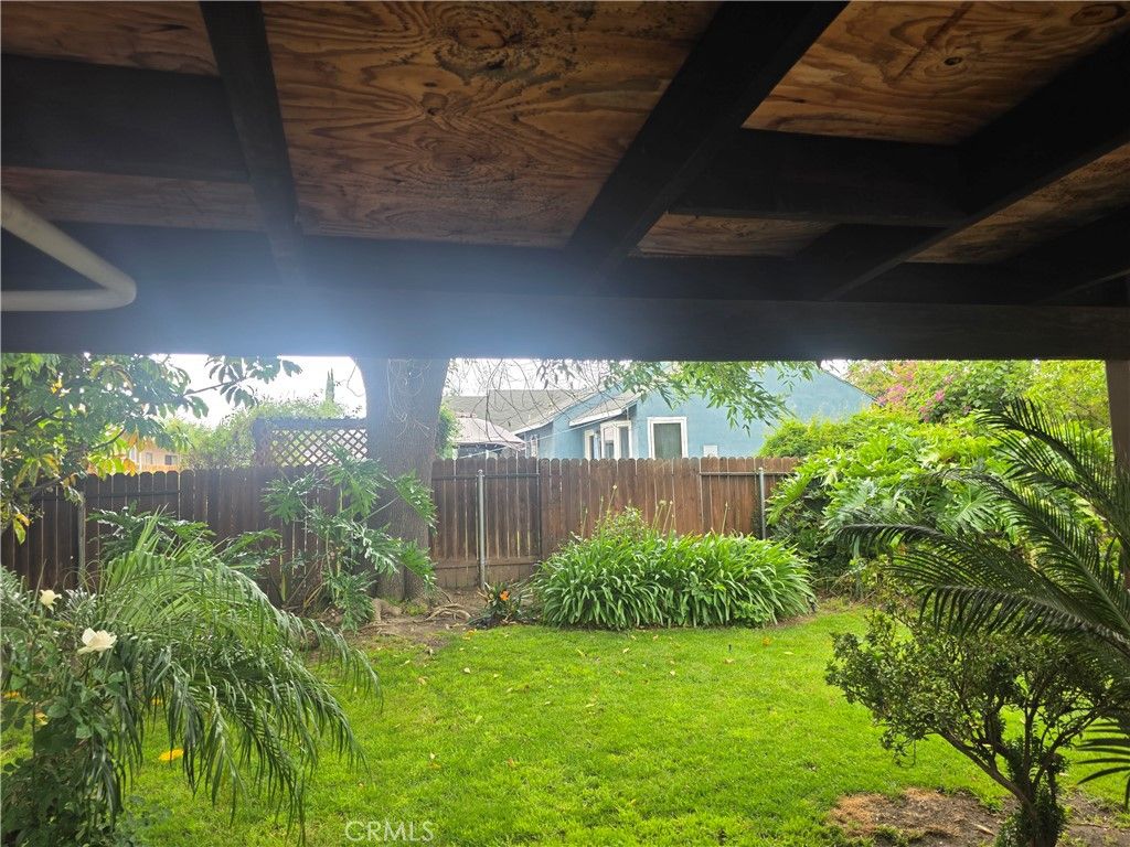 Image 13 of property listing at 19132 Friar, Tarzana, CA 91335