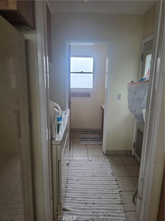 Image 4 of property listing at 19132 Friar, Tarzana, CA 91335