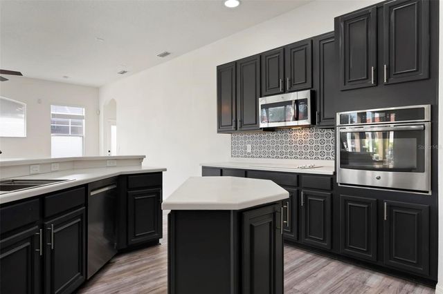 6121 46TH LANE E, Bradenton, FL 34203