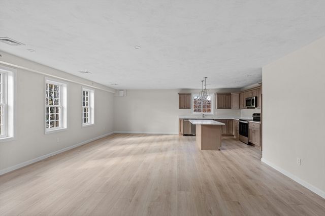 393-7 Court St 7, Plymouth, MA 02360