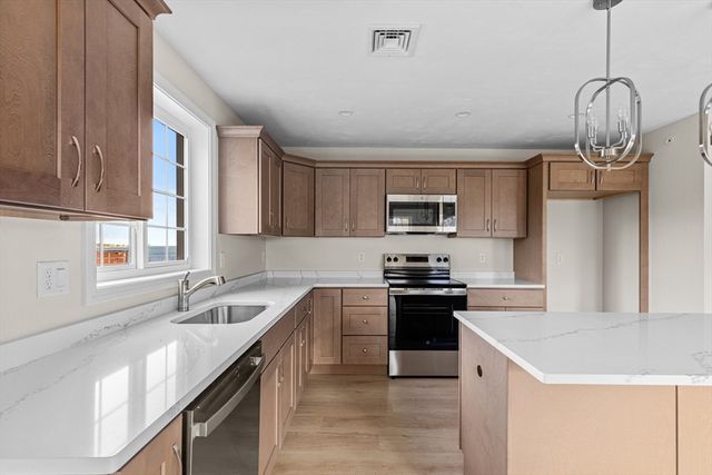 393-7 Court St 7, Plymouth, MA 02360