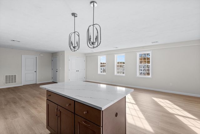 393-7 Court St 7, Plymouth, MA 02360
