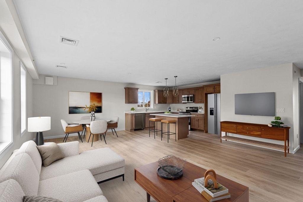 393-7 Court St 7, Plymouth, MA 02360