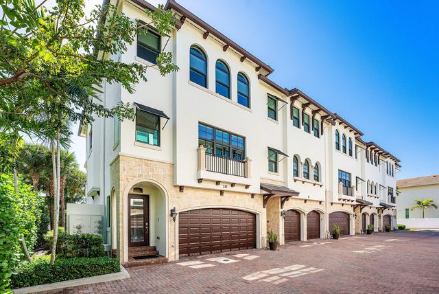 10 Windward Lane, Boynton Beach, FL 33435