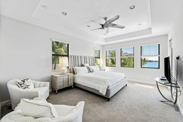 10 Windward Lane, Boynton Beach, FL 33435