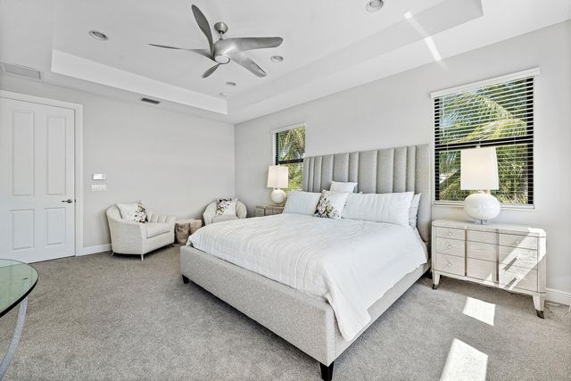 10 Windward Lane, Boynton Beach, FL 33435
