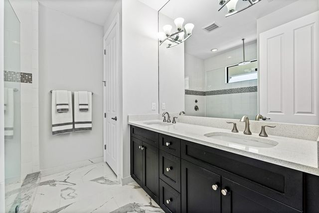 10 Windward Lane, Boynton Beach, FL 33435