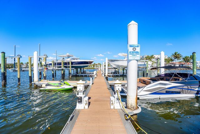 10 Windward Lane, Boynton Beach, FL 33435