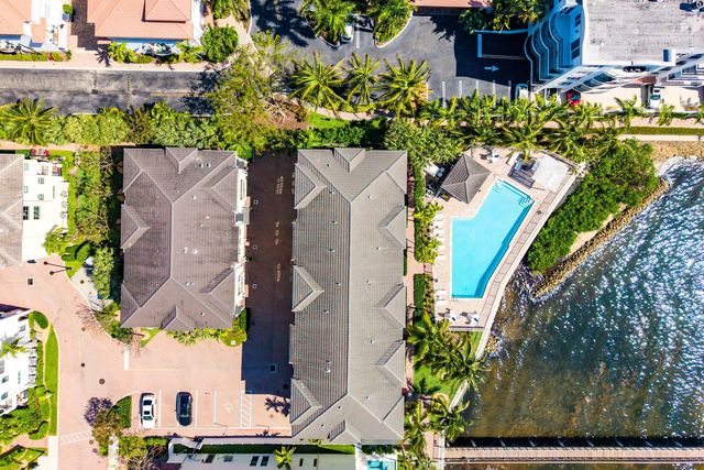 10 Windward Lane, Boynton Beach, FL 33435